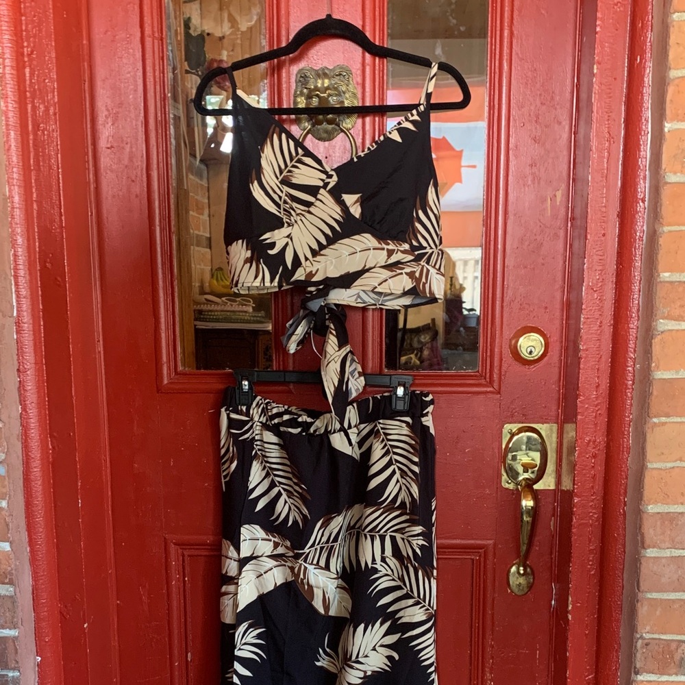 Elegant Black and Cream Maxi Dress